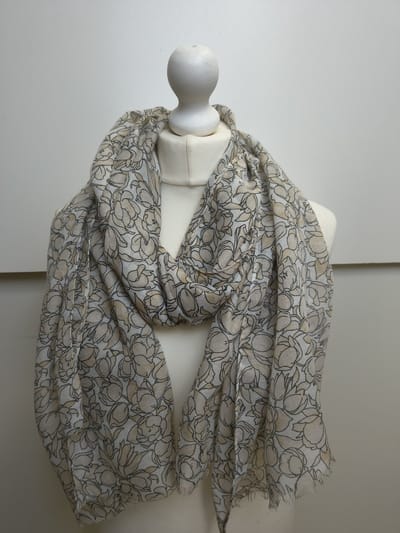 Lange dames sjaal Riena-gebloemd motief-beige wit zwart