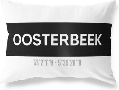 Tuinkussen OOSTERBEEK - GELDERLAND met coördinaten - Buitenkussen - Bootkussen - Weerbestendig - Jouw Plaats - Studio216 - Modern - Zwart-Wit - 50x30cm