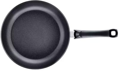 Fissler Levital Classic Koekenpan 28 cm – Anti-aanbakeffect met Lotus Coating, Cookstar Bodem, Inductiegeschikt, Ergonomisch Handvat, Vaatwasserbestendig