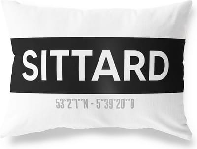 Tuinkussen SITTARD - LIMBURG met coördinaten - Buitenkussen - Bootkussen - Weerbestendig - Jouw Plaats - Studio216 - Modern - Zwart-Wit - 50x30cm