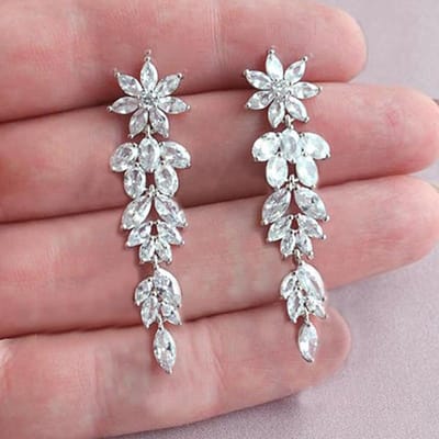 Huitan Kristal Lange Hangende Oorbellen voor Vrouwen Luxe Cubic Zirconia Schitterende Bruids Oorbellen Temperament Vrouwelijke Sieraden brown