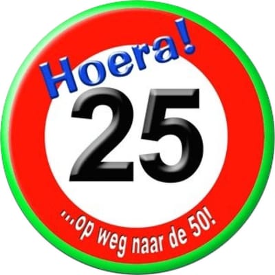 Verjaardag button | Leeftijd: 86 | Kleur: Rood | Diameter: 5,5cm