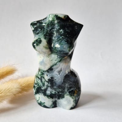 Mosagaat vrouwenbeeldje 8 cm (#42) – handgeslepen edelsteen carving