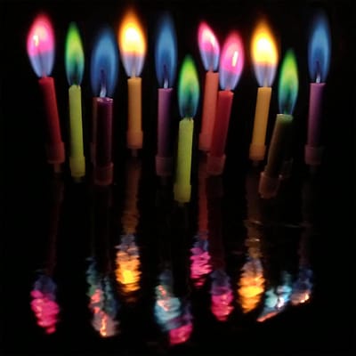 SnelShoppen - 12 Kleurige Verjaardagskaarsen met Kleurrijke Vlam, Non-Toxisch en Milieuvriendelijk, Voor Feestelijke Verlichting, Ideaal voor Kids, Ta