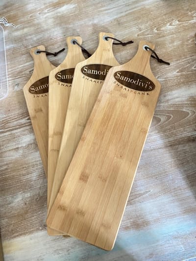 Cadeau TIP| Borrelplank graveren | Mooi&Magisch | Serveerplank met eigen naam | Gezellige 'Snaaiplank' 60x17cm