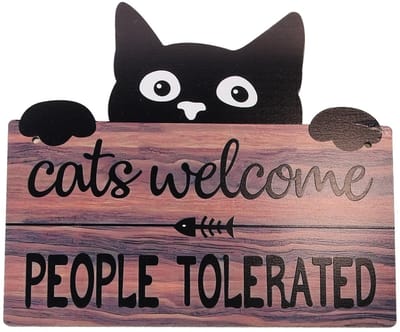 Dailygoods- Kattenbord Welkom - Houten Deurbord - Binnen/Buiten Decoratie - 22,5 x 20 cm - Duurzaam - Grappige Kattencitaat