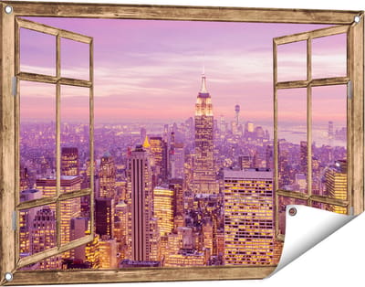 Gards Tuinposter Doorkijk New York Skyline met Lichten bij Zonsondergang - 90x60 cm - Tuindoek - Tuindecoratie - Wanddecoratie buiten - Tuinschilderij