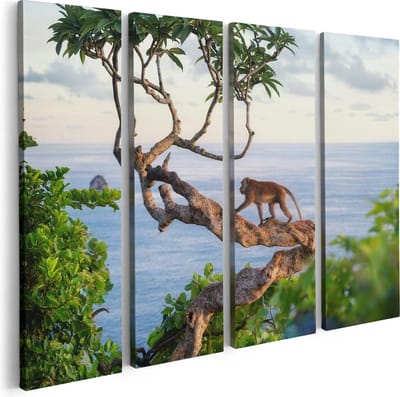 Artaza Canvas Schilderij Vierluik Aap Klimt In Een Boom Aan Het Water - 80x60 - Foto Op Canvas - Canvas Print