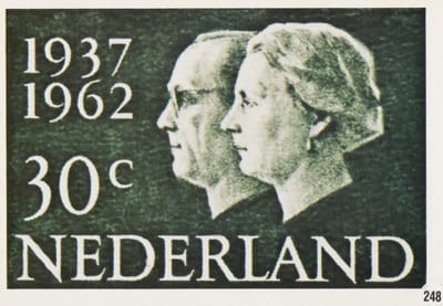 Briefkaart met afbeelding Koningin Juliana en Prins Bernhard postzegel
