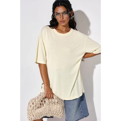 T-shirt met korte mouwen en slitsdetails op de ronde hals