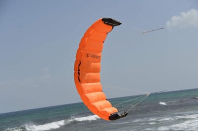 Matrasvlieger - Twee lijns vlieger - Buitenplezier Gezin - Klaar om te vliegen - 205 cm - Oranje