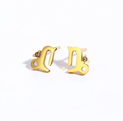 Plux Fashion Steenbok Oorbellen - Goud - 1cm - Sieraden - Sterrenbeeld Oorbellen - Steenbok Sterrenbeeld - Stainless Steel - Capricorn - Sieraden Cadeau - Capricorn Jewellery - Gouden Oorbellen - Luxe Style - Duurzame Kwaliteit - Roestvrijstaal