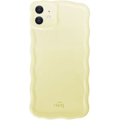 xoxo Wildhearts Glossy Wavy Case Buttercup telefoonhoesje - Geschikt voor iPhone 12 - Golvend hoesje - Glimmende silicone case met golven - Vlekbestendig - Camerabescherming - Beige