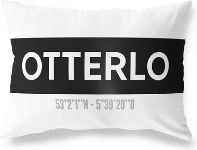 Tuinkussen OTTERLO - GELDERLAND met coördinaten - Buitenkussen - Bootkussen - Weerbestendig - Jouw Plaats - Studio216 - Modern - Zwart-Wit - 50x30cm