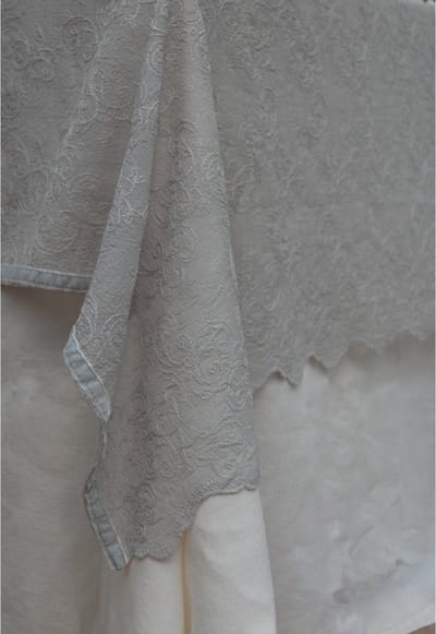 Tafellaken | Camille - Geborduurd Voile - Luxe Design - Hampton Blue - 180 x 180 cm - Pimlico
