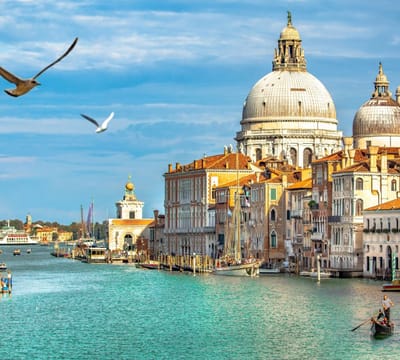 Santa Maria della Salute en het Canal Grande in Venetië - Fotobehang (in banen) - 250 x 260 cm