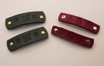 Leren kinder haarclip 2x groen met vlinder en bloemen, 2x roze met bloem en vlinders - 4 kleine lederen haarclips kinderen of volwassen die een klein haarspeld wil - mooie leren haarclips voor kinderen - leuke vlinder haarclip voor kinderen
