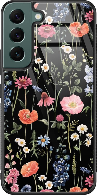 Hoesje geschikt voor Samsung Galaxy S22 - Dark flowers - Luxe Glazen Hardcase - Print / Illustratie - Goud
