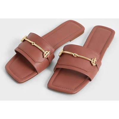 Été Nouvelles pantoufles à talons plats Portez un mot avec des sandales plates à bout ouvert Sandales décontractées et pantoufles Chaussures confortables pour femmes 34 marron