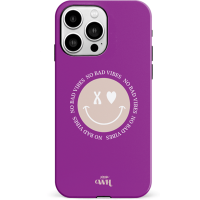 xoxo Wildhearts No Bad Vibes Purple - Double Layer - Hard case hoesje geschikt voor iPhone 13 Pro hoesje - Hoesje met smiley / emoji - Beschermhoes geschikt voor iPhone 13 Pro case met print - paars