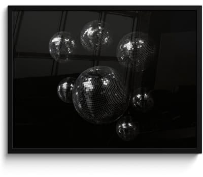 Poster in lijst - Fotolijst 70x50 cm - Posters - Discoballen - Minimalistisch - Zwart - Posterlijst zwart - Decoratie - Wanddecoratie woonkamer - Muurdecoratie slaapkamer