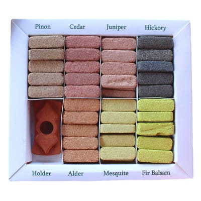 Displayset van 70 wierooksmudgestenen en brander - 7 aardse Himalaya wierook