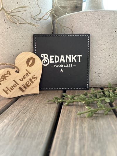 Creaties van hier – Onderzetter Bedankt met houten hartje – Kuntstleer – PU – 10 cm – onderzetters