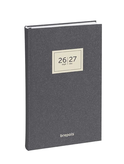 Brepols agenda 2026-2027 - Saturnus ESSENZ - Schoolagenda - 16 maanden - 1 dag per pagina - Semi-soepele omslag - Dagoverzicht - Antraciet - 13.3 x 20.8 cm