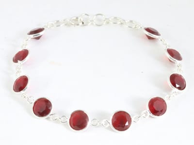Fijne zilveren armband met robijn