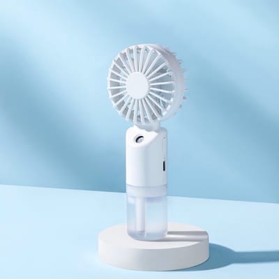 Krachtige Ventilator met Waterspuit - Oplaadbare Handventilator + Tafelventilator met Waterspray - Lichtgewicht, Compact maar Krachtige Handheld - Perfecte Verkoeling en Perfecte Reiseditie - Kleur: Wit
