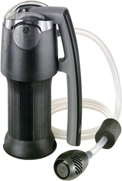 Quvo® Krachtige Waterfilter Survival – Survival Kit - Water Filter – Gemakkelijke bediening – Outdoor – 2000ML – Professioneel Waterfilter – Zuiver en Schoon Drinkwater – Verwijdert Viezigheid -Handformaat - Zwart - 4cm - 4cm - 8cm