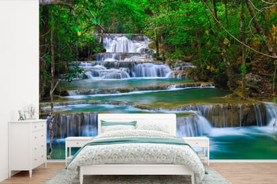 Behang - Fotobehang Waterval - Bomen - Natuur - Water - Jungle - Breedte 600 cm x hoogte 400 cm