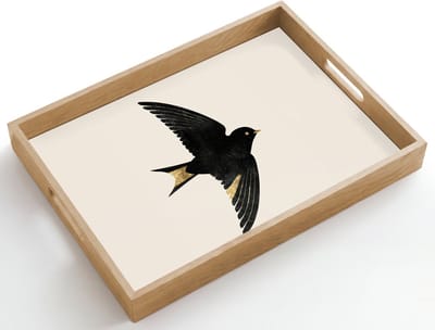 Dienblad hout 50x35 cm - Schootdienblad - Zwarte zwaluw - Gouden accenten - Lichte achtergrond - Borrelplank rechthoek - Plateau dienbladen