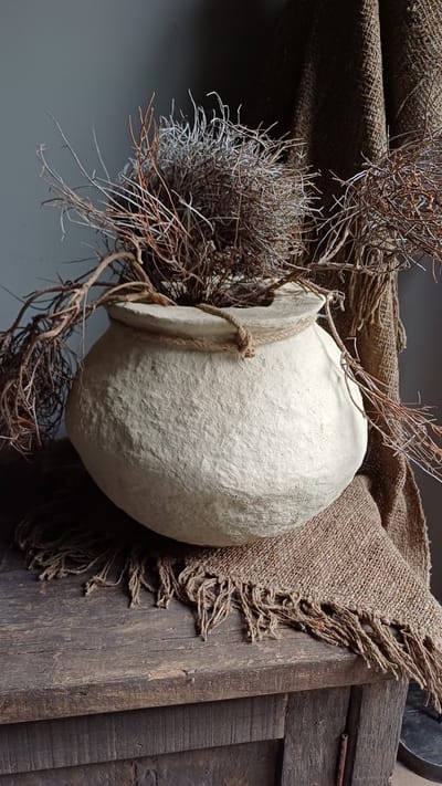 Papiermache pot met platte rand vaas