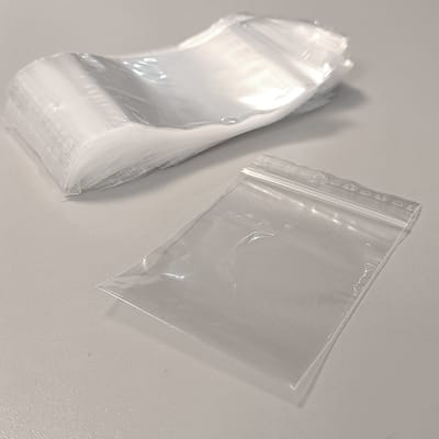 Gripzakjes transparant 6 x 8 cm - per 300 stuks geleverd - 60 x 80 mm - 50 Micron - met 5 mm ophanggaatje