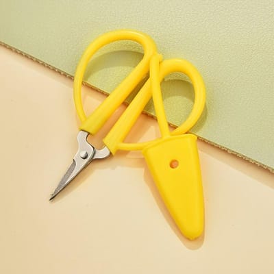 Mini Ciseaux Compacts Recouverts de Silicone - Ciseaux Portables pour Couper le Fil et la Broderie, Pointe de Sécurité Pointue, Idéal pour la Couture et les Loisirs Créatifs jaune
