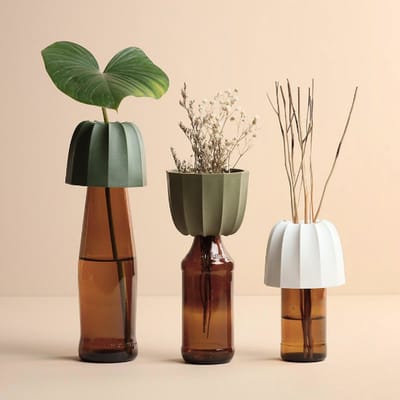 Qualy - Cacvase S - Screw Cap Bottle Decorative Vase Schroefdop Flessen decoratieve vaas set van 3 Kleur: Donker Groen Materiaal: Gerecycled PP W76xL76xH60mm 200gr