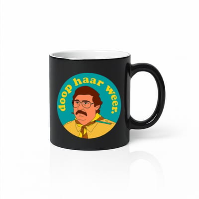 Doop Haar Weer Black Magic Mug – Grappige Nederlandse Quote Personage Illustratie Koffiemok 330 ml