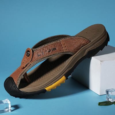Echt Leer Heren Slippers Buiten Dikke Zool Strand Schoenen Comfortabele Heren Zomer Nieuwe Heren Slides Luxe Pantoffels Man 39 lichtbruine kleur