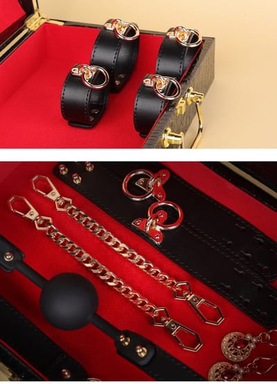 Dare to Undress – Fifty Shades of Grey – Luxe 8-delige BDSM Set met Opbergkoffer – Premium – BDSM Bondagesets - Valentijn Cadeau - Handboeien, Halsband, Masker, Gagbal & Zweep - Sex Toys voor Koppels - Seksspeeltjes voor mannen en vrouwen - Kinky