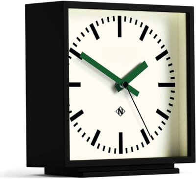 NEWGATE Amp Bureauklok Vierkant Station Design - Zwarte Behuizing Met Groene Wijzers - Moderne Tafelklok Voor Bureau, Plank, Nachttafel En Schoorsteenmantel - Retro Industriële Stijl