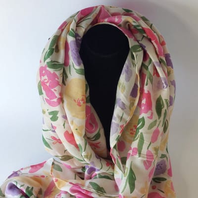 sjaal dames viscose 100% – bloemen print multi color – zomersjaal lichtgewicht met roze franjes – kleurrijke lente en zomersjaal