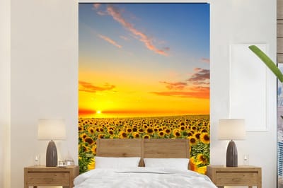 Behang - Fotobehang Bloemen - Zonnebloem - Zonsondergang - Nacht - Oranje - Breedte 195 cm x hoogte 300 cm