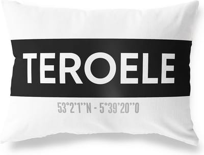 Tuinkussen TEROELE - FRIESLAND met coördinaten - Buitenkussen - Bootkussen - Weerbestendig - Jouw Plaats - Studio216 - Modern - Zwart-Wit - 50x30cm