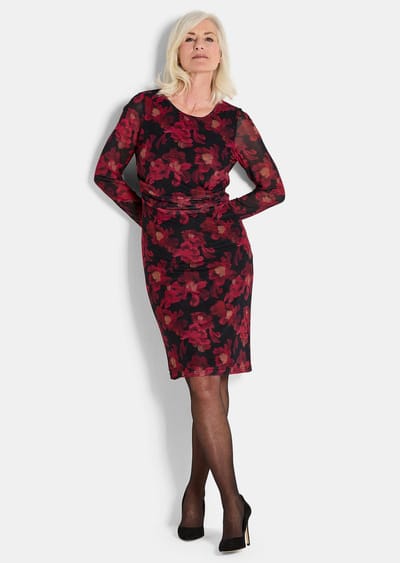 Jurk van zacht mesh - schwarz / rot / gebloemd - Gr. 20 van Goldner Fashion