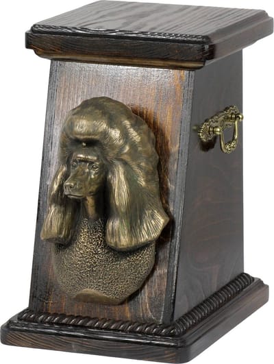 Elegante poedel urn met hondenbuste voor het bewaren van as
