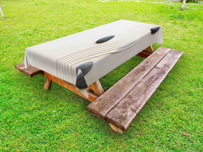 ABAKUHAUS Zen Garden Buitentafelkleed, Stenen en golvende spleet, Decoratief wasbaar picknicktafelkleed, 145 x 210 cm, Antraciet Grijze Kokosnoot