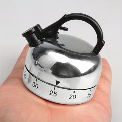 Mechanische keukentimer met 60-minuten aftelfunctie en roterend alarm, geschikt voor koken, bakken en huishoudelijk gebruik, compact en draagbaar.