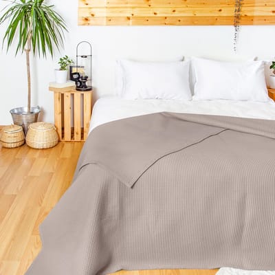 Famanu – Premium Sprei 150 x 200 cm - wafelpiqué 100% katoen - lichte zomerdeken met wafellook - katoendeken voor bed - sofa - bank - sofadekbed (taupe)