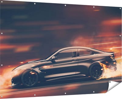 Gards Tuinposter Zwarte Sportwagen Auto met Vlammen - 180x120 cm - Tuindoek - Tuindecoratie - Wanddecoratie buiten - Tuinschilderij